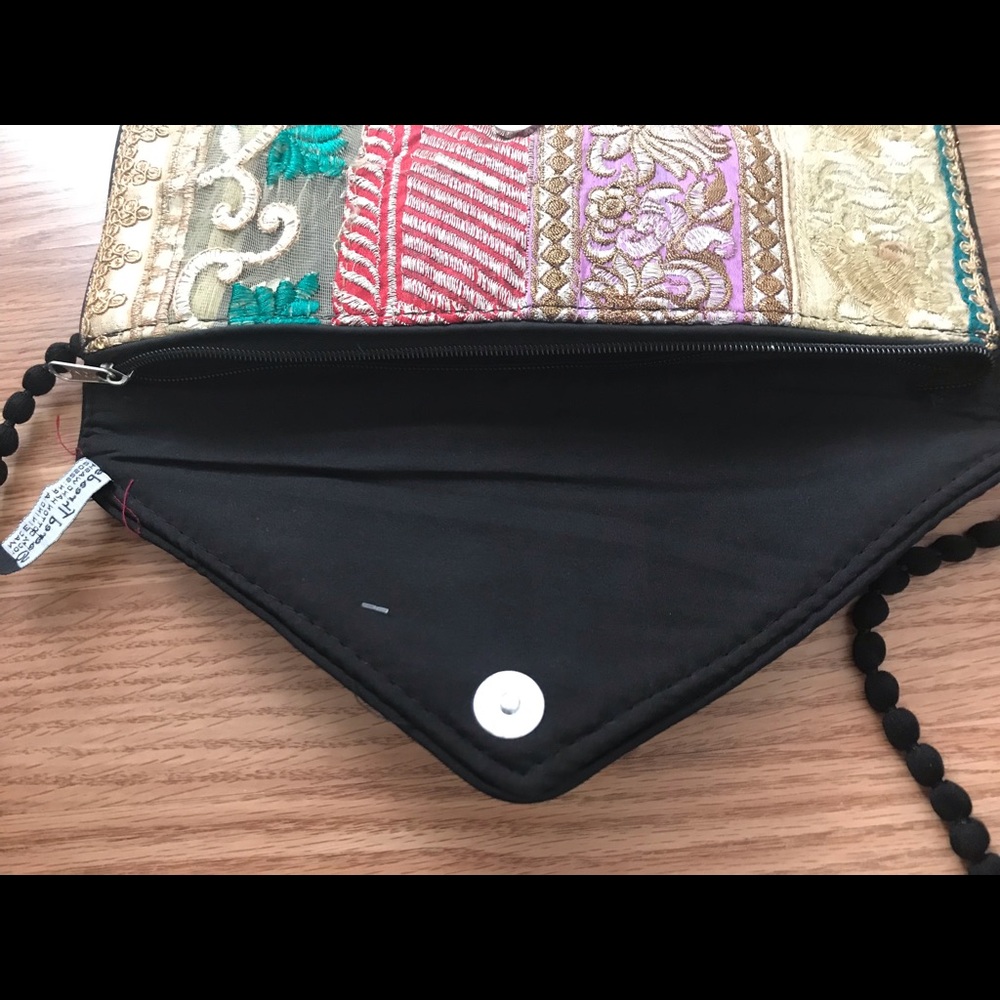 NWT.  Sacred Threads Evening bag.   216796. CL/WH - Picture 5 of 6